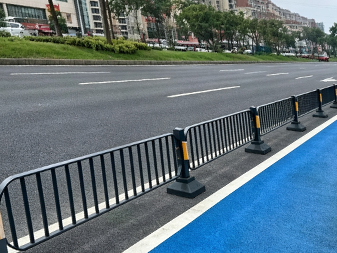 T012 R&agrave;o cản c&aacute;ch c&aacute;ch xe v&agrave; người đi bộ (rỗng) 
