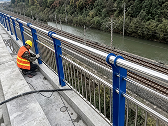 T022 Th&eacute;p kh&ocirc;ng gỉ cầu Guardrail 