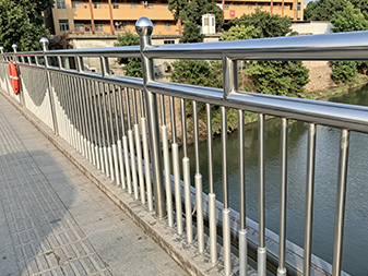 T028 th&eacute;p kh&ocirc;ng gỉ s&ocirc;ng Guardrail 