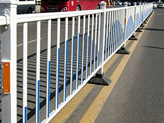 T001 M&ocirc; h&igrave;nh xanh v&agrave; trắng City Guardrail 