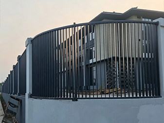 Y043 H&agrave;ng r&agrave;o khu vực biệt thự v&agrave; h&agrave;ng r&agrave;o 